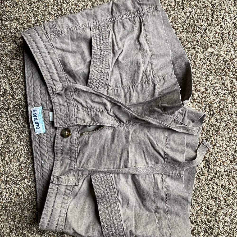 Old Navy beige shorts